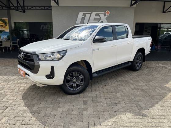 TOYOTA HILUX 2.8 D-4D TURBO DIESEL CD SR 4X4 AUTOMÁTICO
